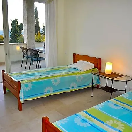 Lemoni Inn *