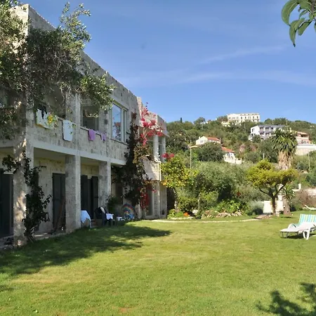 Lemoni Inn